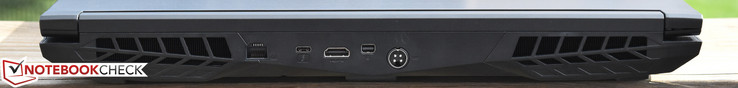 Achter: Gigabit Ethernet, USB 3.1 Gen 2 Type-C/Thunderbolt, HDMI 2.0, mini-DisplayPort, oplaadpoort
