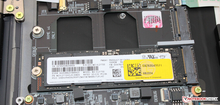 De laptop kan twee PCIe 4 SSD's herbergen.