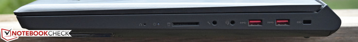 Rechts: Lenovo Recovery-knop, SD/6-in-1 kaartlezer, Microphone,Headset, USB 3.0 x 2, Kensington Lock