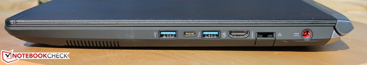 Rechterkant: USB 3.0, USB 3.1 Type-C met Thunderbolt, USB 3.0, HDMI, Ethernet RJ45, stroomaansluiting
