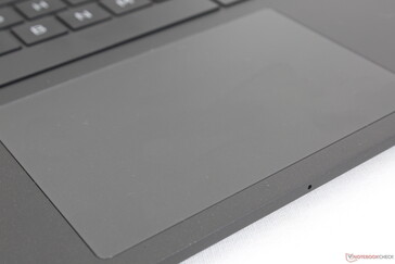 Trackpad is soepel, plakt niet en geeft geen feedback of beweging bij het indrukken, in tegenstelling tot de meeste andere laptops