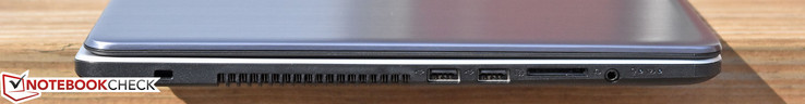 Links: Kensington-Lock, USB 2.0 x 2, SD-kaarlezer, combo-audio