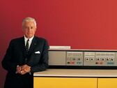 De toenmalige IBM baas Thomas Watson Jr. introduceert de System/360 computer in 1964. (Afbeelding: IBM)
