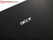 Het beeldschermdeksel met het logo van Acer in geborsteld aluminium ziet er elegant uit.