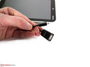Met een adapter (niet meegeleverd) kunnen apparaten met een normale USB poort worden aangesloten.