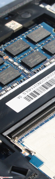 Acer Aspire One 756: een vrije slot maakt een upgrade naar 8 GB RAM mogeljik.