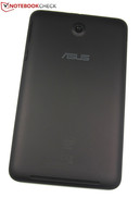 De achterkant van de Asus-tablet bestaat uit matte en ietwat rubberachtige plastic.