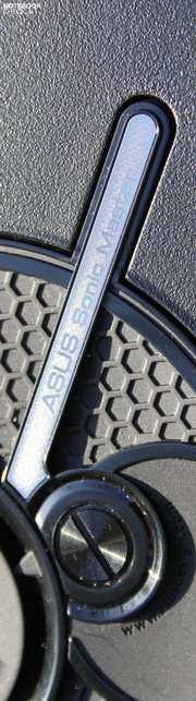 Asus N71JV: De subwoofer laat de behuizing vibreren.
