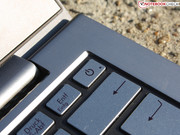 De aan/uit knop is onderdeel van het keyboard.