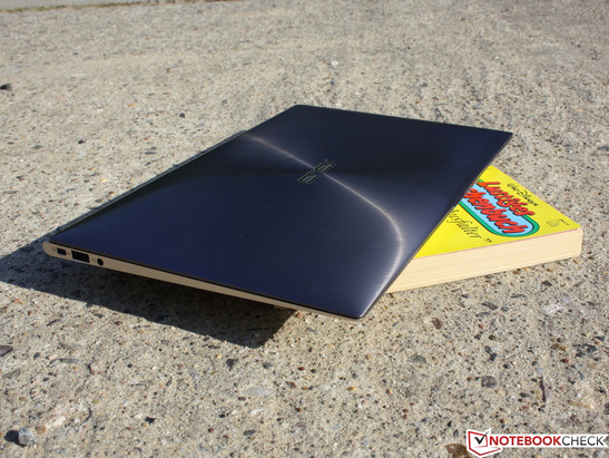 Asus Zenbook UX21E-KX008V: een hoogte van slechts 17 millimeter, maar erg krachtig met een snelle SSD en Core i7
