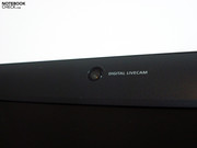 Een 1.3 MP webcam en een microfoon zijn ingebouwd in het scherm
