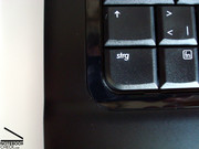 De glossy randen rond het toetsenbord dragen wat bij aan de looks van de laptop.