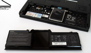 Een aanvullingsbatterij kan aan de onderste zijde van de notebook worden geplaatst.