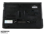 De ProBook biedt een overvloed aan verbindingen waaronder een docking- en een batterij poort aan de onderkant.