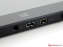 Een Micro HDMI, USB 2.0 en laadpoort.