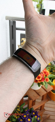 Een blik op de optionele "Gear Fit", die een combinatie van een fitness armband en smartwatch is.