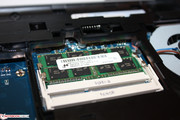 Een 4GB DDR3 module zit in een van de twee geheugenopeningen.