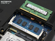 Een zeldzaamheid: 2 GB van de 4 GB DDR3 RAM zijn vastgesoldeerd op het moederbord.