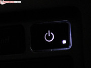 De aan/uit-knop maakt deel uit van het toetsenbord.
