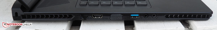 Linkerkant: Kensington Lock, RJ45-LAN, Surround-Port, VGA-Dummy, USB 3.0, Koptelefoon, Microfoon