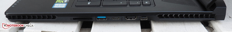 Rechterkant: kaartlezer, USB 3.0, USB 3.1 Gen2 Typ C, HDMI, Mini-DisplayPort