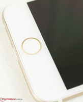 De Vphone I6 is in termen van grootte, vorm en 'feel' een succesvolle reproductie van Apple's nieuwste toestel.