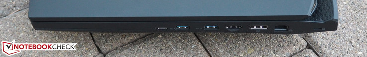 Rechterkant: USB 3.1 (incl. Thunderbolt 3), 2x USB 3.0, HDMI, DisplayPort, RJ45-LAN, Kensington lock