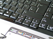 Het toetsenbord ziet er goed uit, want het oppervlak van de toetsen is glad. De gebruiker zal moeten wennen aan deze toetsen.