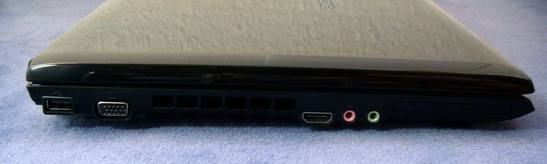 Linker zijde: USB 2.0, VGA - Out, Ventialtor, HDMI, Audio, ExpressCard