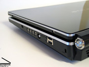 Kwa connectiviteit biedt de M980NU alles wat een redelijke DTR notebook moet hebben: 4 USB poorten, DVI, HDMI en eSATA.