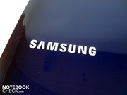 Een Samsung-logo prijkt op de beeldschermklep.