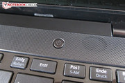 Een luidspreker bevindt zich aan de rechterkant naast de aan/uit-knop
