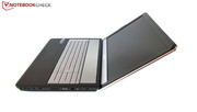 Asus heeft de meeste poorten aan de rechterzijde geplaatst.