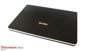 Deze multimedia notebook weegt bijna 3.7 kilogram.