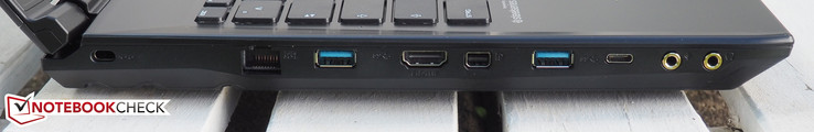 Linkerkant: Kensington Lock, RJ45-LAN, USB 3.0, HDMI, DisplayPort, USB 3.0, USB 3.0 Type-C, microfoon, koptelefoon