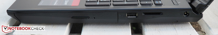 Rechterkant: Optische drive, USB 2.0, kaartlezer, stroomaansluiting