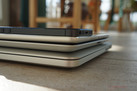 Van boven naar onderen: iPhone 5, iPad Air, iPad 3, MacBook 13 (2013).