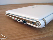 De Samsung NC10 biedt alleen de meest basis netbook aansluitingen zoals USB, VGA en audio poorten.