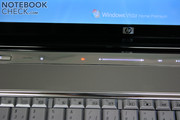 Een touch strip boven het toetsenbord zorgt voor een snelle bediening van multimedia functies.