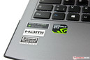 Stickers promoten de Nvidia grafische kaart, de HDMI poort en Sound Blaster Cinema.