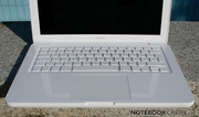 De toetsenbord lay-out is dezelfde als de MacBook Pro modellen en het desktop toetsenbord.