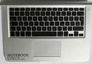 Het toetsenbord komt overtuigend over met volledige toetsen - alleen de pijltjestoetsen zijn iets kleiner dan normaal.