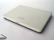 Maar dit is alleen de kleurkeuze. Wat betreft het ontwerp en de eigenschappen, kan de Znote 6324W niet met de MacBooks vergeleken worden.