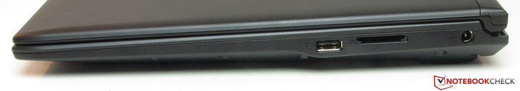 Rechterkant: USB 2.0 (Type A), geheugenkaartlezer (SD), stroomaansluiting