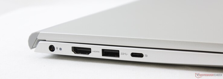 Links: AC-adapter, HDMI 1.4, USB-A 3.2 Gen. 1, USB-C Gen. 2 met DisplayPort en Power Delivery