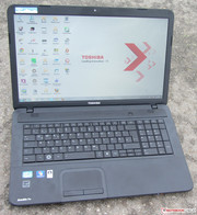 De Toshiba Satellite Pro C870 in de buitenlucht.