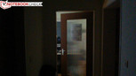 In slecht verlichte ruimtes maakt de camera korrelige foto's...