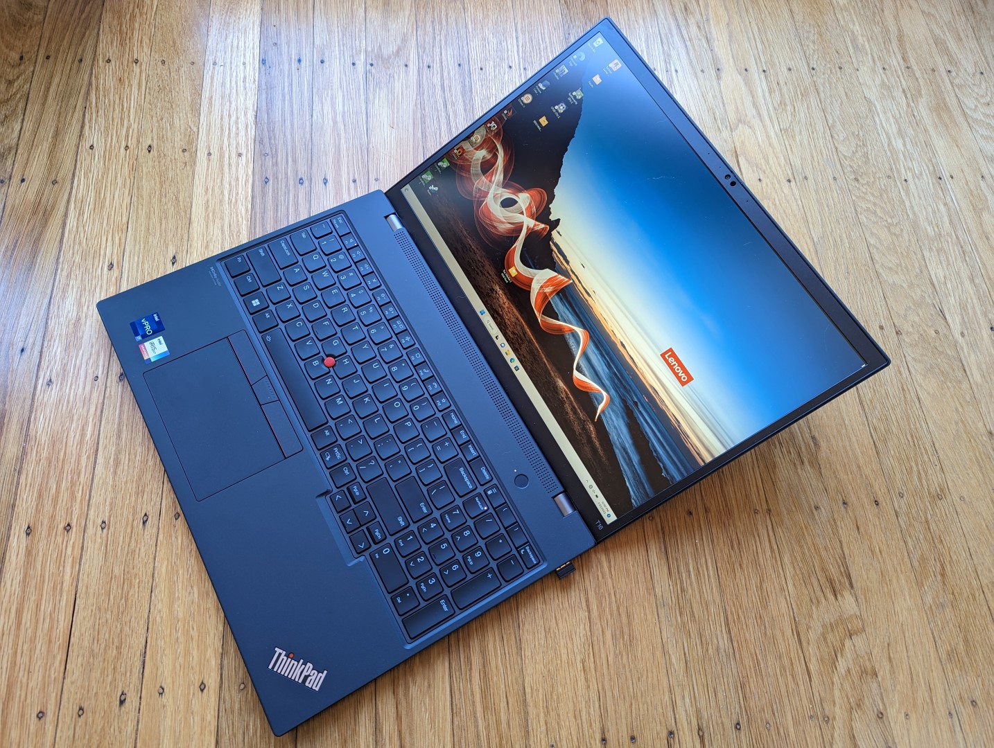 solide hoofdzakelijk sigaar Lenovo ThinkPad T16 Gen 1 Core i7 laptop review: Stil ten koste van de  prestaties - Notebookcheck.nl