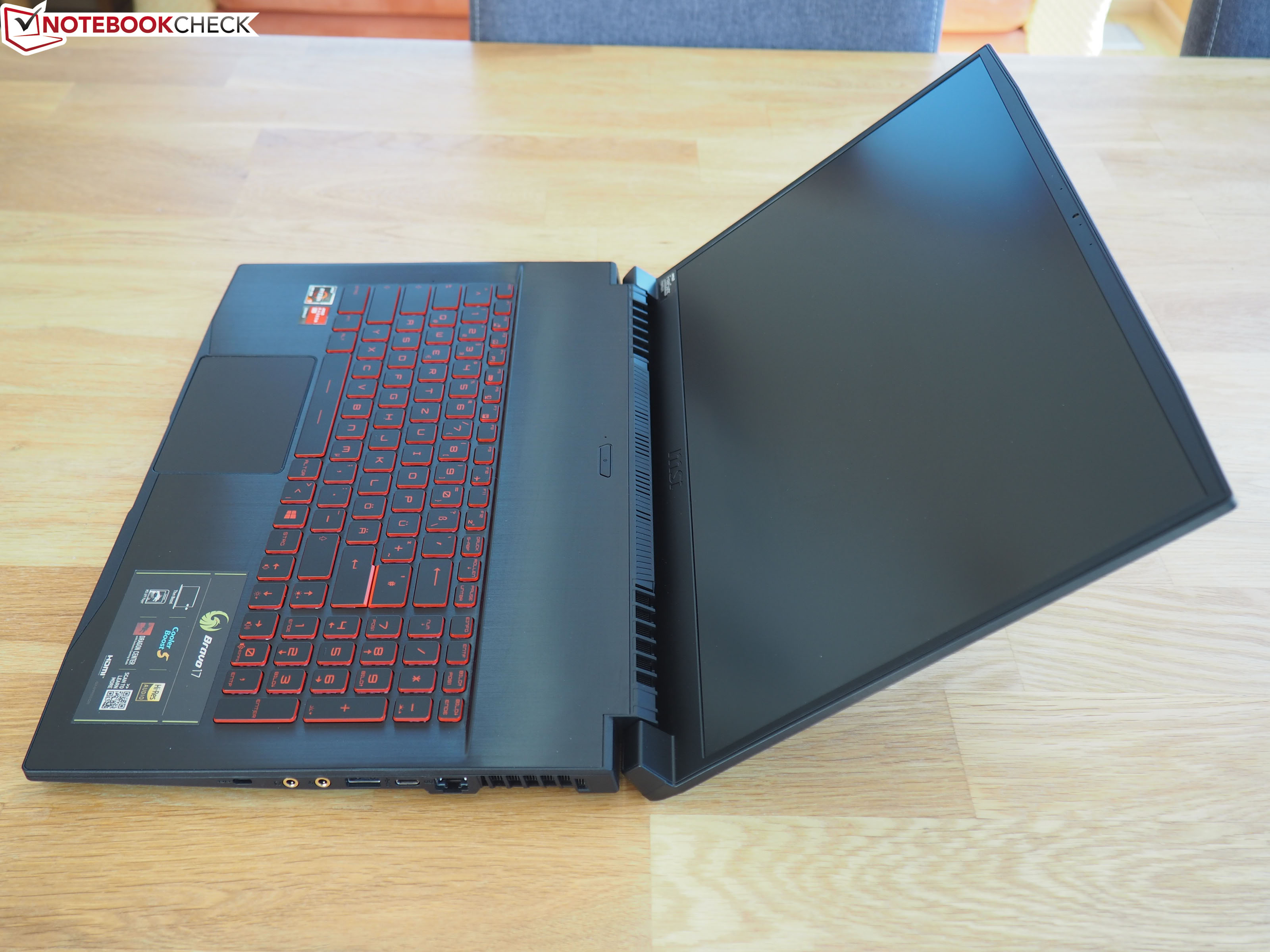 Ноутбук bravo. MSI Bravo 17. MSI 17c6. MSI 17 7700 / 16 / 1050. MSI Bravo 17 вес.
