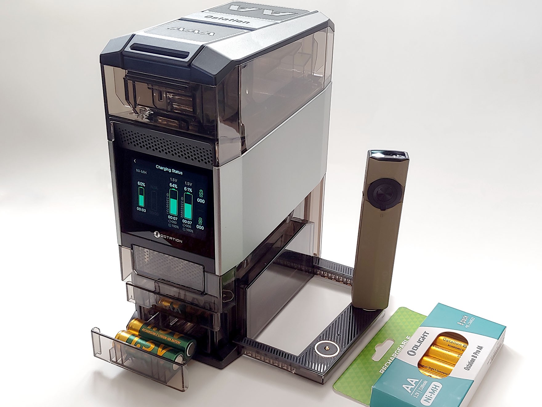 De Ostation 2 Pro vereenvoudigt het opladen en opslaan van oplaadbare AA- en AAA-batterijen. (Afbeeldingsbron: Notebookcheck)